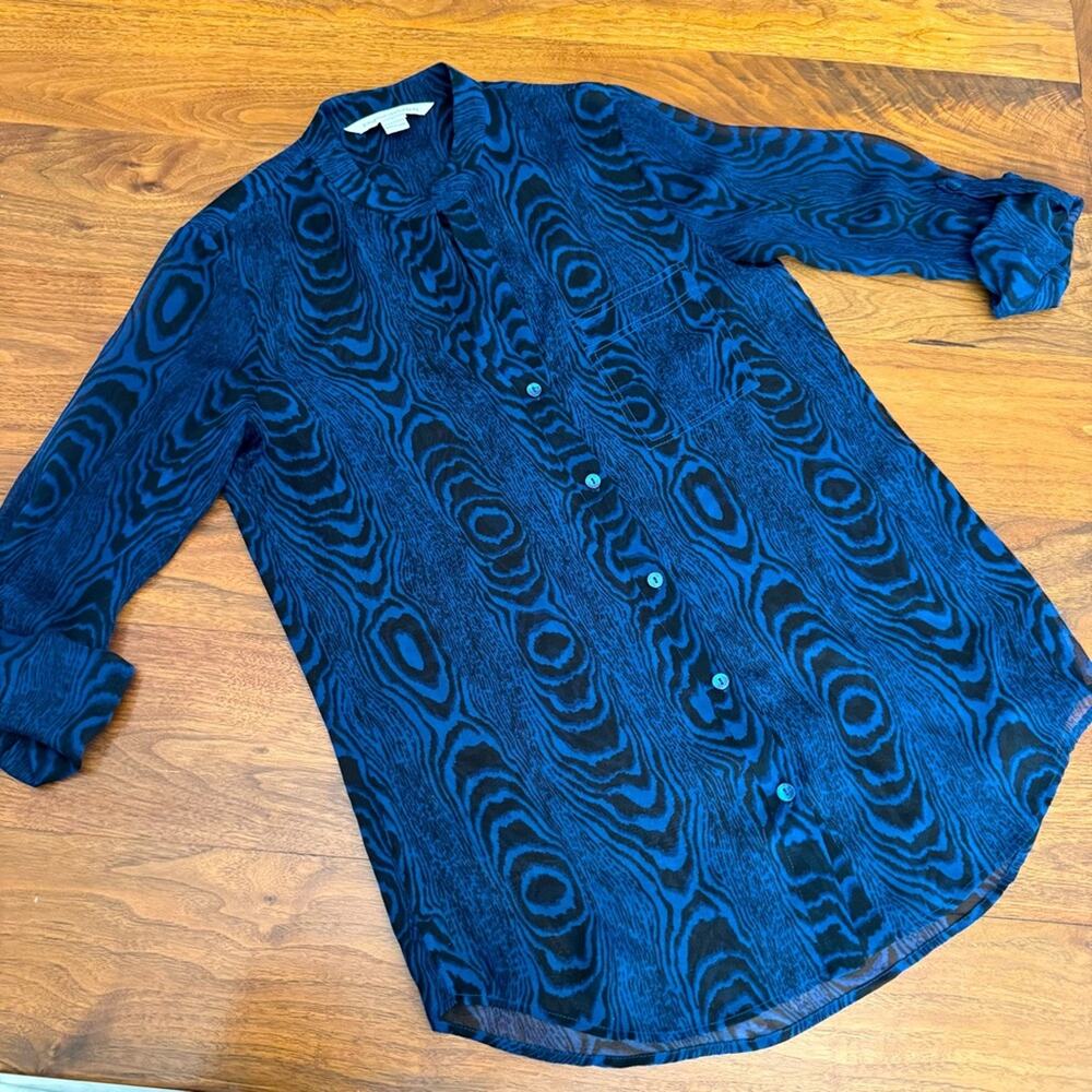 DIANE von FURSTENBERG Silk Blue Woodgrain Button-Up Shirt